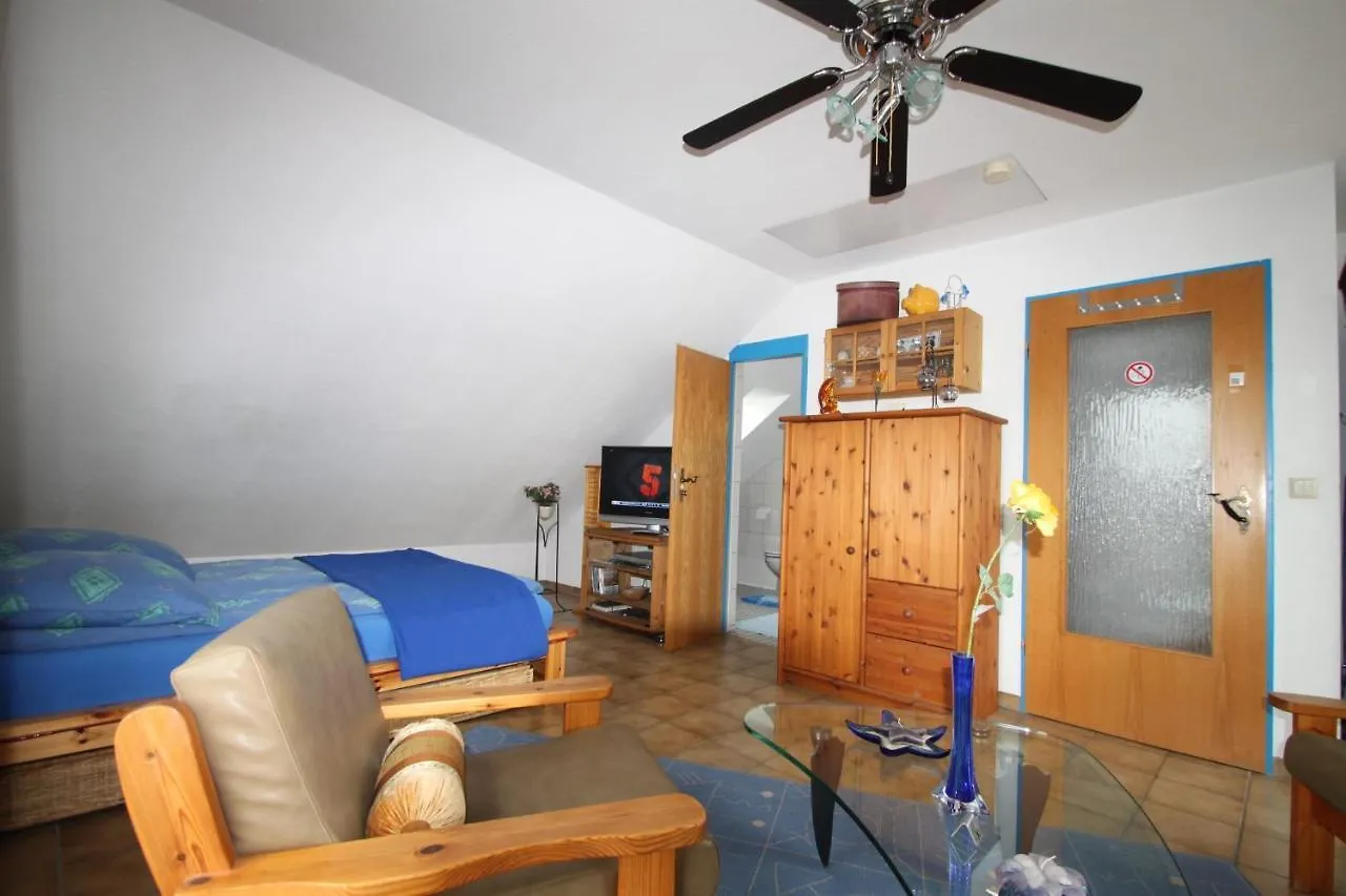 B&B Am See Koeln - Privatzimmer 0*, Cologne Germany