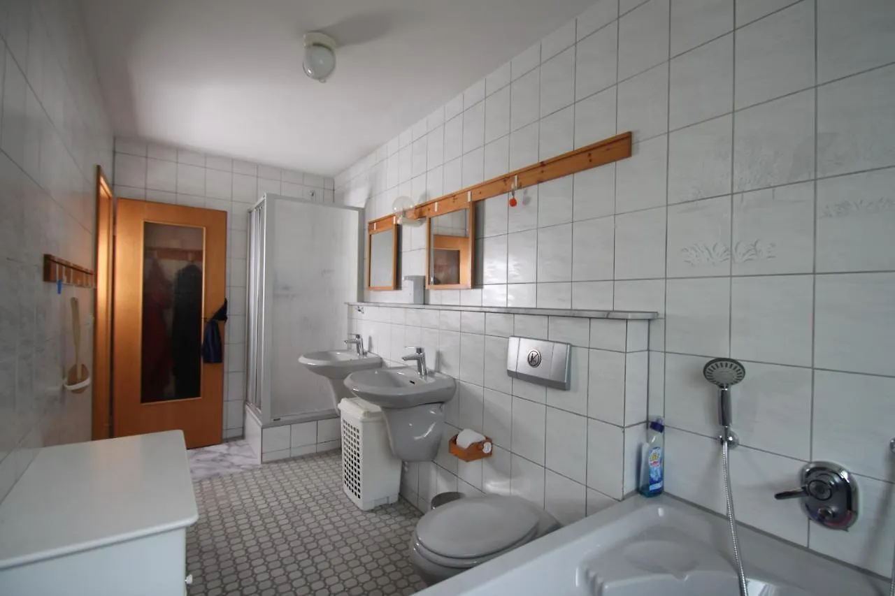 B&B Am See Koeln - Privatzimmer 0*, Cologne